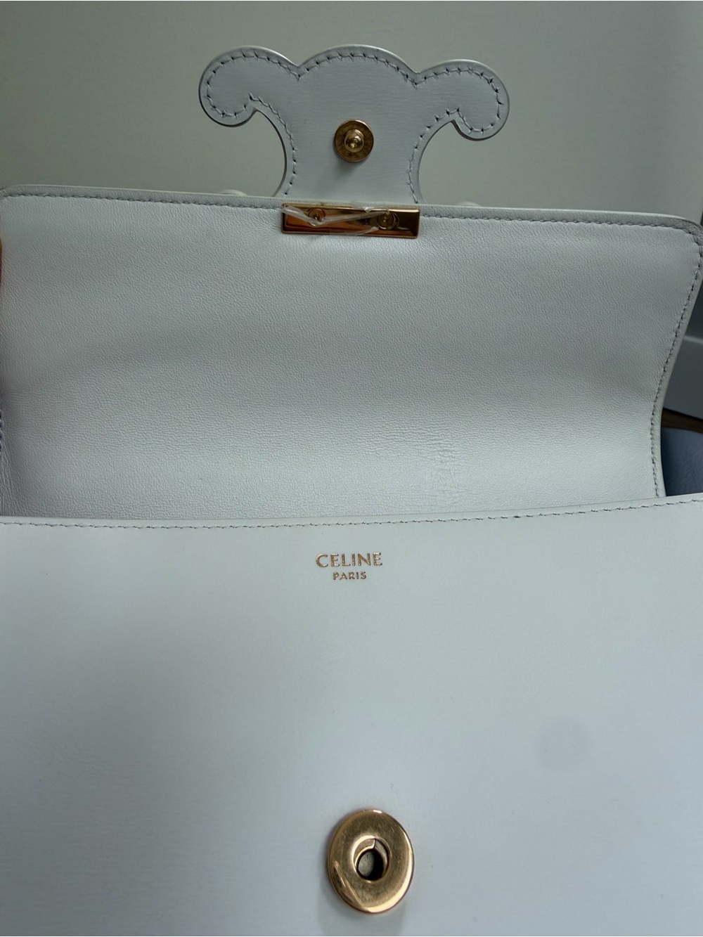 CELINE
WHITE SHINY CALFSKIN TRIOMPHE GOLD CHAIN SHOULDER - Picture 9 of 12